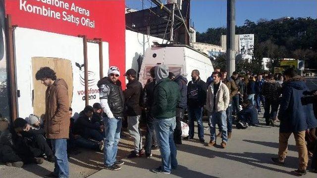 Beşiktaşlı Taraftardan Liverpool Mücadelesi İçin Bilet Nöbeti