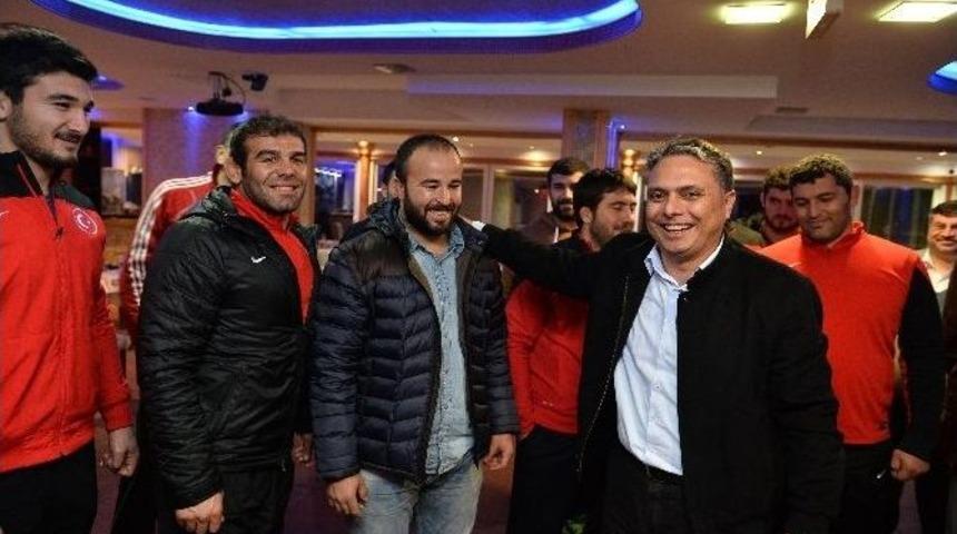 Pehlivanlara Başkan Uysal&rsquo;dan Ziyaret