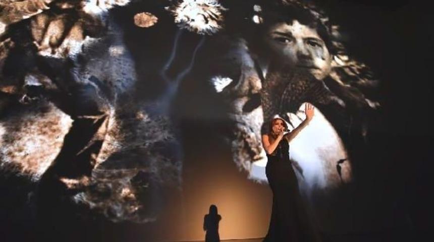 Nigar Cemal'in Sesinden D&uuml;nyaya Hocalı I&ccedil;in 'empati' Mesajı