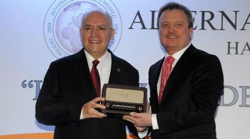 Alternatif Politikalar Merkezi&rsquo;nden Başkan Yaşar&rsquo;a &Ouml;d&uuml;l