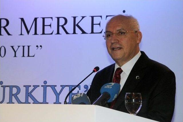 Alternatif Politikalar Merkezi’nden Başkan Yaşar’a Ödül