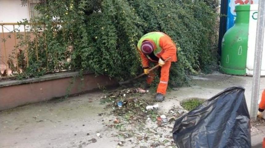 K&ouml;rfez&rsquo;de Temizlik &Ccedil;alışmaları S&uuml;r&uuml;yor