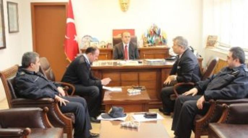 Polis Karakolu İ&ccedil;in Toplandılar