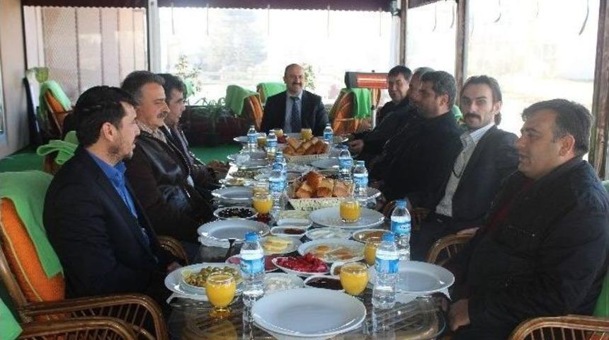 Y&uuml;n, Basın Mensuplarıyla Bir Araya Geldi