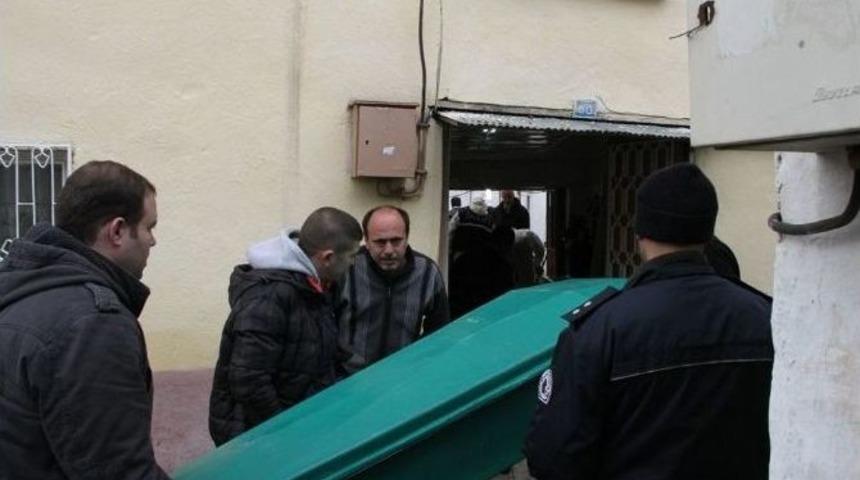 Yaşlı Kadın Kendini Asarak İntihar Etti