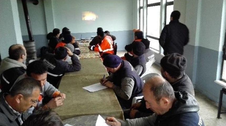 Temizlik &Ccedil;alışanlarına &Ouml;nce Teorik Sonra Pratik Eğitim