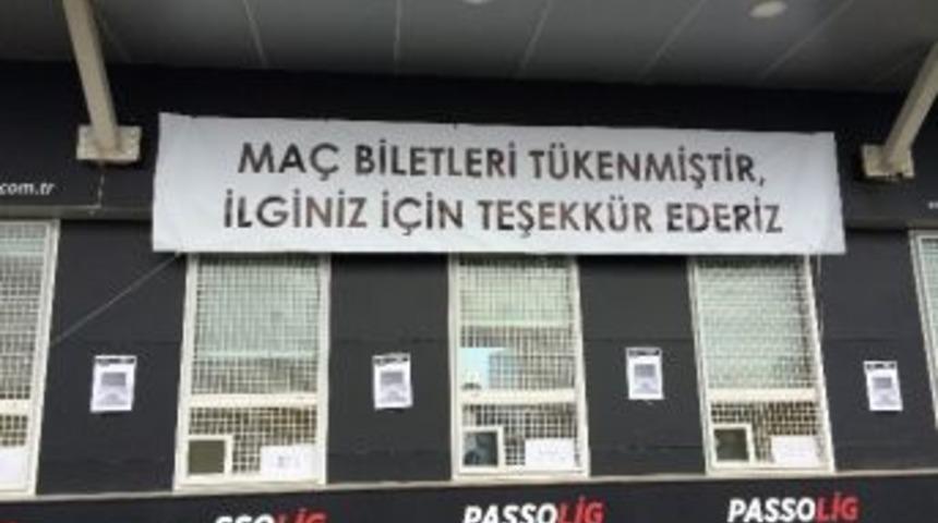 Beşiktaş Taraftarı Dev Ma&ccedil;a Hazır