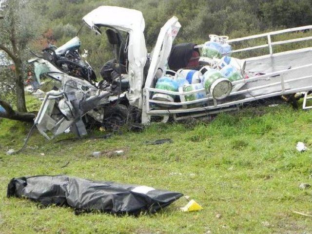 Kaygan Zemin Virajda Kazaya Yolaçtı: 1 Ölü, 4 Yaralı
