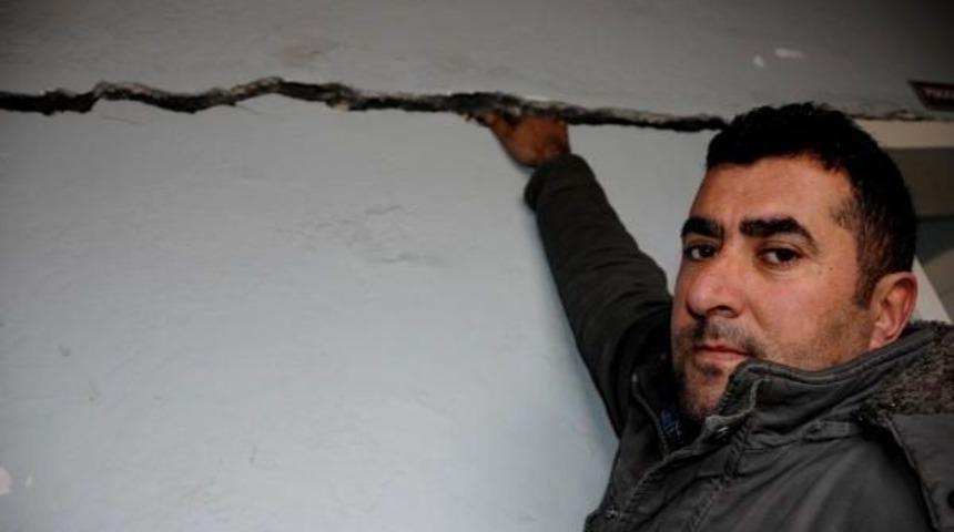 Deprem Hasarlı Sağlık Ocağı Hizmette, Yeni Binası Ise D&ouml;k&uuml;l&uuml;yor