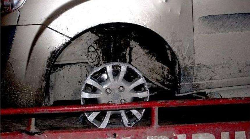 Alkoll&uuml; S&uuml;r&uuml;c&uuml; Ve Arkadaşları Emniyeti Alarma Ge&ccedil;irdi