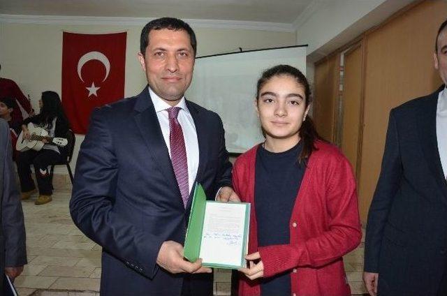 Türkiye’nin En Genç Yazarı Şefika Güney Kayseri’de Öğrencilerle Buluştu