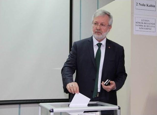 Uludağ Üniversitesi Rektör Adaylarını Seçiyor