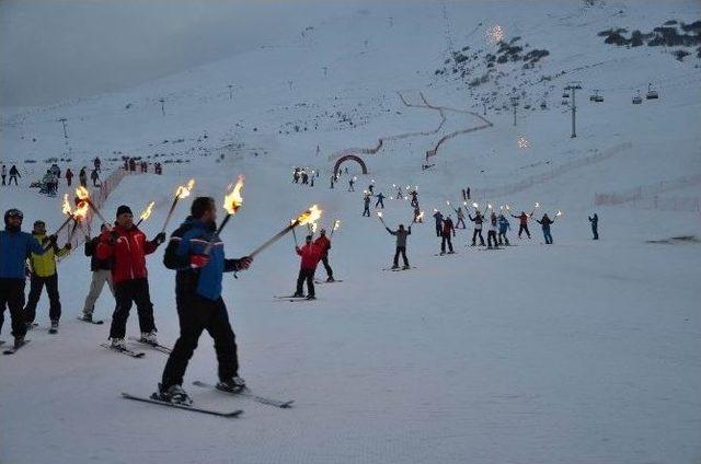 Yıldız Dağı Haftanın Yedi Günü Kayak Keyfi Sunuyor