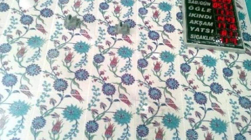 Soyduğu Camide Bir G&uuml;n &Ouml;nce Keşif I&ccedil;in Namaz Kılmış