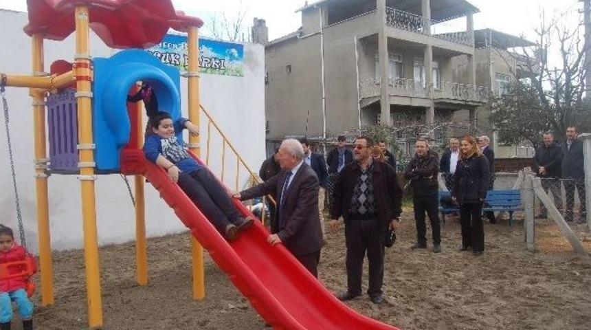 Lapseki İl&ccedil;esinde &Ccedil;ocuk Parkı A&ccedil;ılışı
