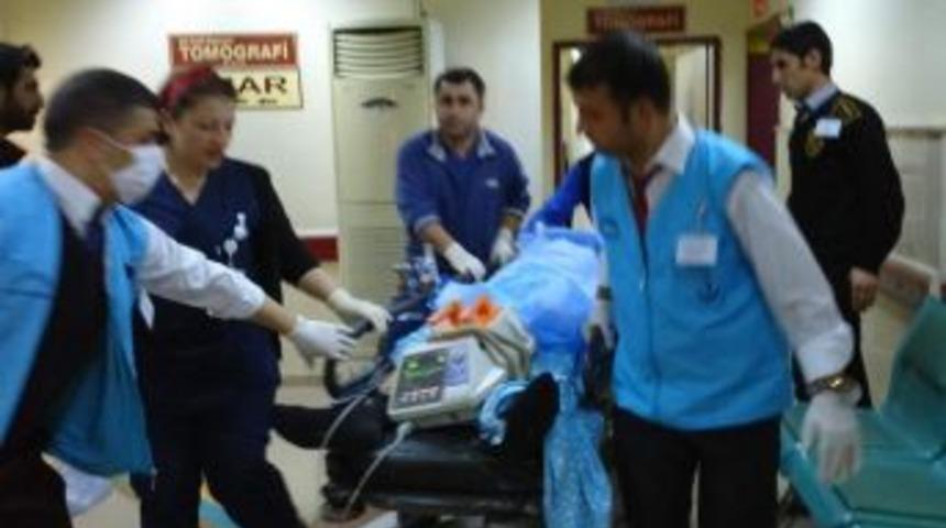 Adıyaman&rsquo;da Motosiklet Ref&uuml;je &Ccedil;arptı: 1 Yaralı