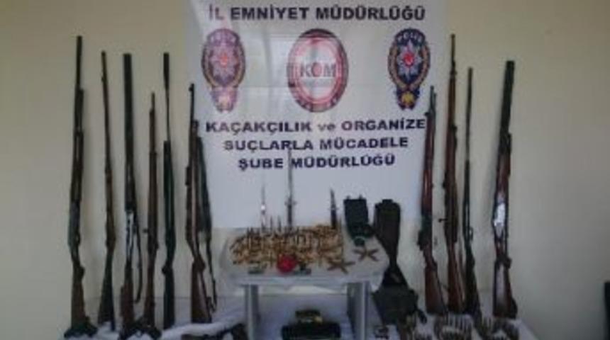 Kırklareli&rsquo;Ndeki Evde El Bombası Ve M&uuml;himmat Bulundu