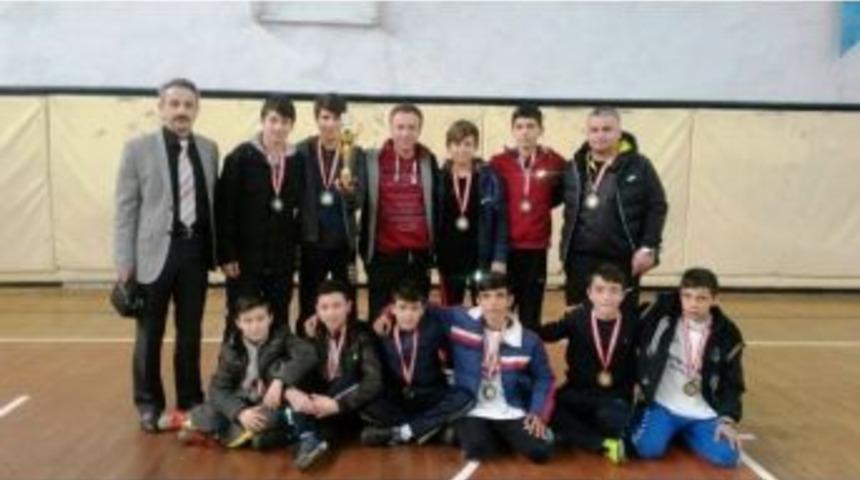 Futsal’da Saltukova Gazi Ortaokulu Üçüncü Oldu
