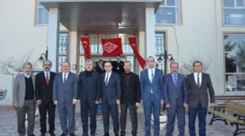 Taha Özhan Yeşilyurt Belediyesini Ziyaret Etti