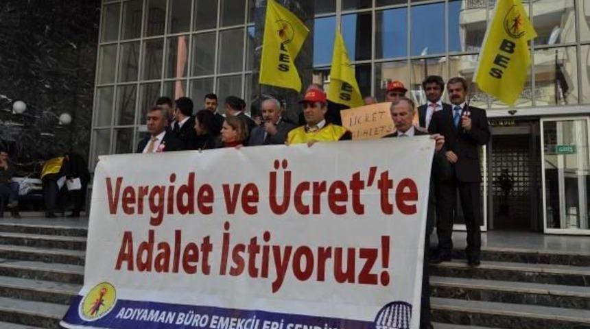 Adıyaman'da Maliye &Ccedil;alışanlarından Eylem