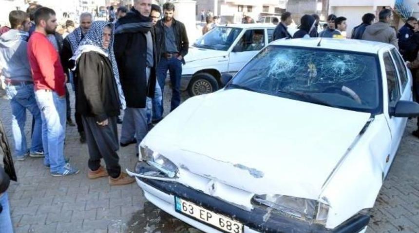 Duvara &Ccedil;arpan Otomobildeki 4 Kişi Yaralandı