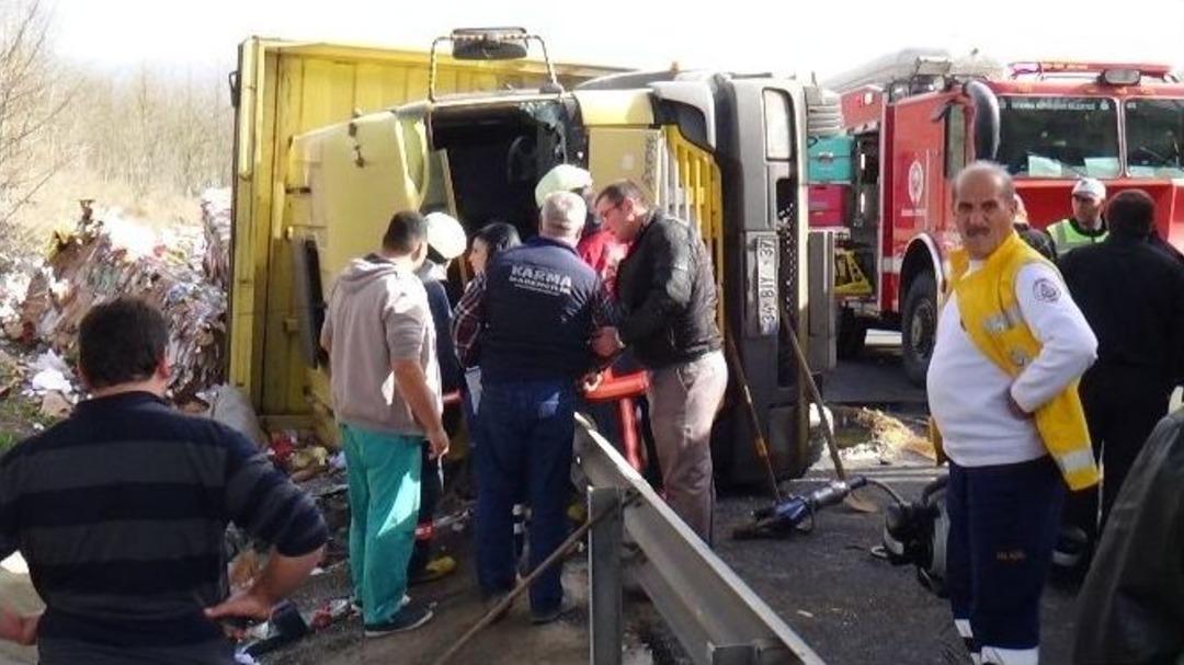 Silivri Tem Otoyolunda Kamyon Devrildi: 1 &Ouml;l&uuml;