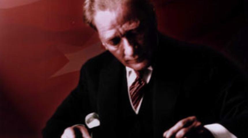 Atatürk'ün fotoğrafı için kendine dava açtı