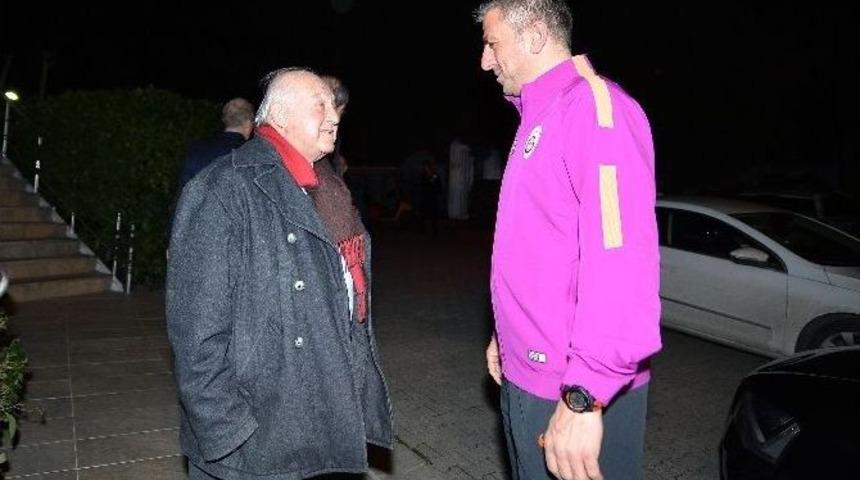 Yarsuvat, Futbolcularla Yemekte Buluştu