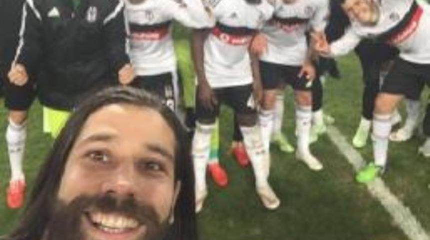 Beşiktaş'tan Zafer Selfiesi