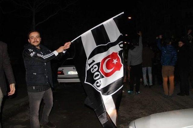 Beşiktaş’ın Galibiyet Sevinci Sokaklara Taştı