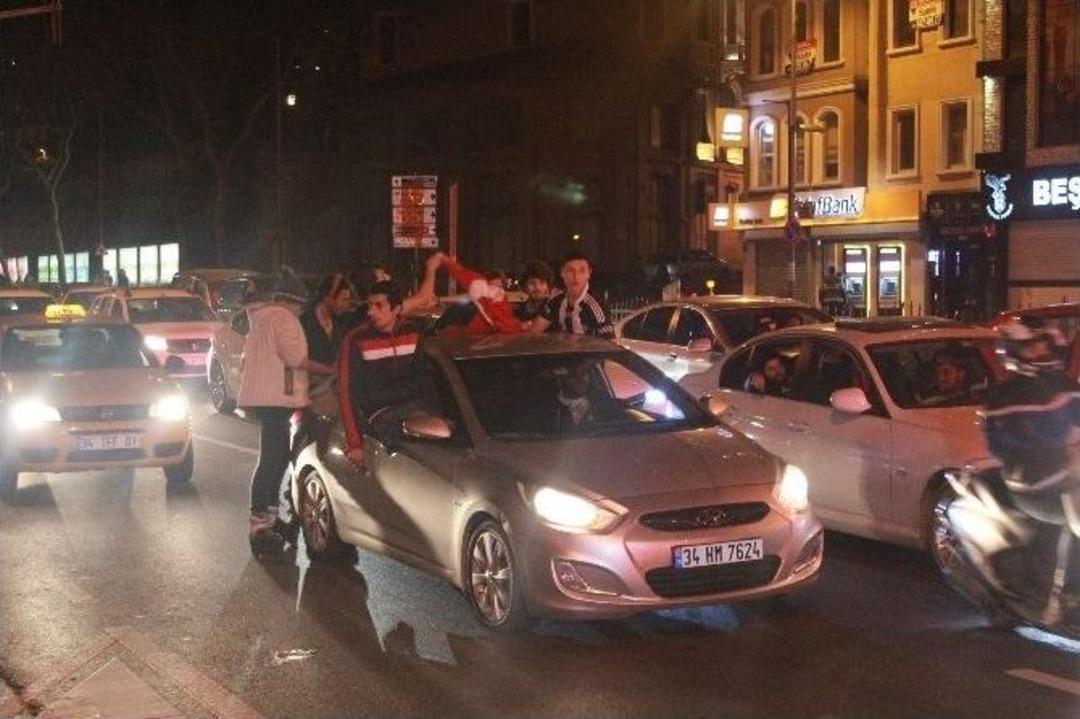 Kutlamalar Nedeniyle Beşiktaş&rsquo;ta Trafik Kilitlendi