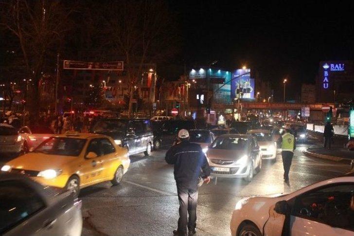 Kutlamalar Nedeniyle Beşiktaş’ta Trafik Kilitlendi G4