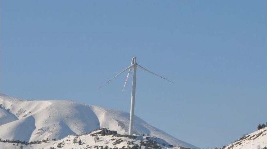 Fırtına, R&uuml;zgar Trib&uuml;n&uuml;n&uuml; U&ccedil;urdu