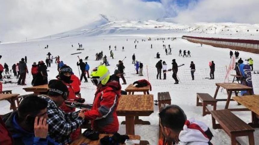 Erciyes’De Naylonlu Kayma Keyfi