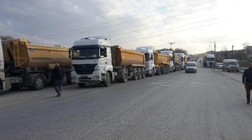 (&ouml;zel Haber) Ge&ccedil;iş İzni Alamayan Hafriyat Kamyonları Kontak Kapattı