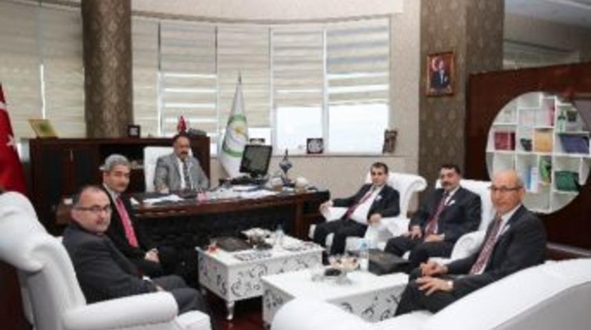 Iğdır İl Defterdarı Durak Sercan, Vergi Haftası Nedeniyle Rekt&ouml;r Yılmaz&rsquo;ı Ziyaret Etti