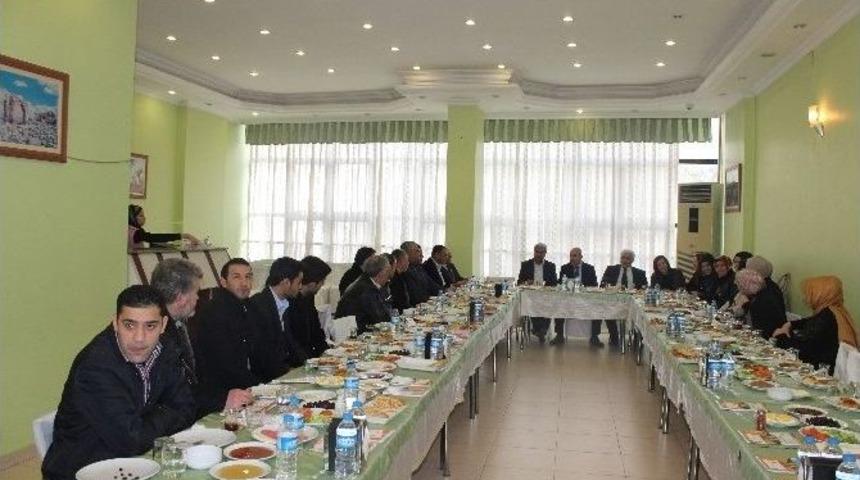 D&uuml;lger, Ak Parti&rsquo;liler İle Bir Araya Geldi