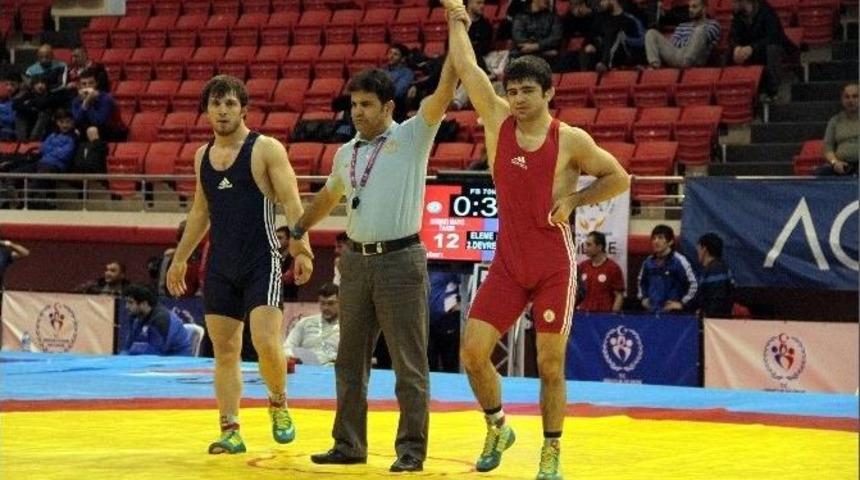 B&uuml;y&uuml;k Erkekler Serbest G&uuml;reş T&uuml;rkiye Şampiyonası Başladı