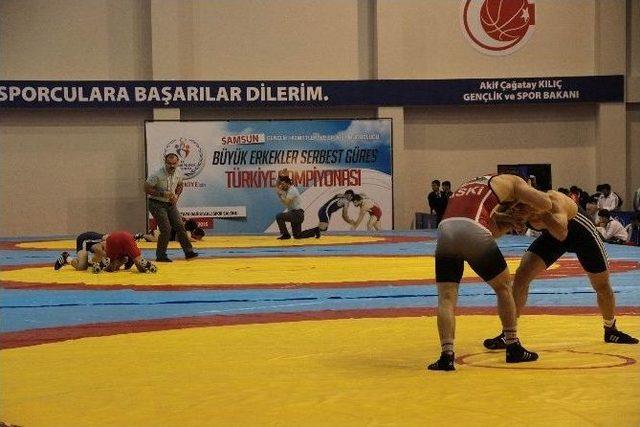Büyük Erkekler Serbest Güreş Türkiye Şampiyonası Başladı