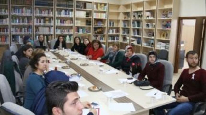 Kadınların Sorunları Ve &Ccedil;&ouml;z&uuml;m &Ouml;nerileri Tartışıldı