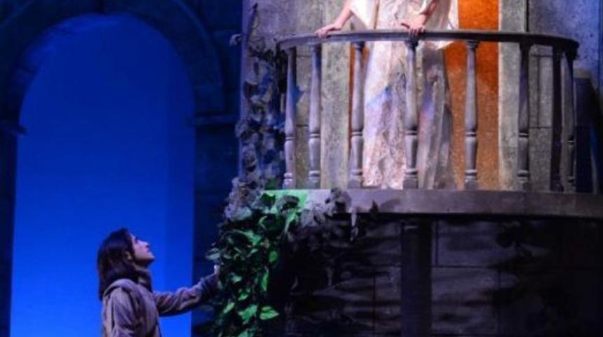 Romeo Ile Juliet Pr&ouml;miyerle Geliyor