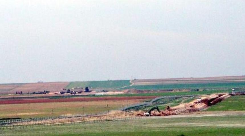 Nusaybin'de Suriye Sınırına Hendek Kazılıyor