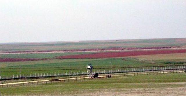 Nusaybin'de Suriye Sınırına Hendek Kazılıyor