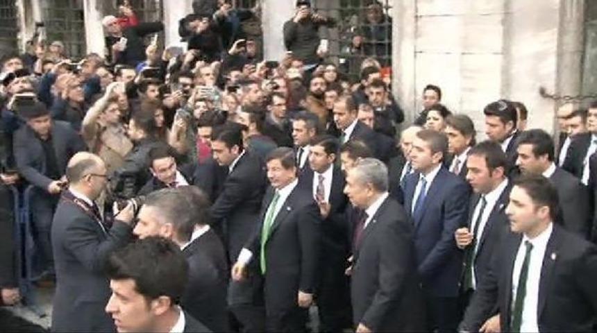 Davutoğlu Sultanahmet'te K&ouml;fte Yedi