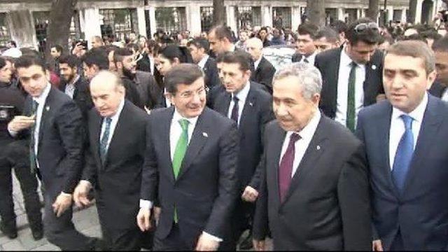 Davutoğlu Sultanahmet'te Köfte Yedi