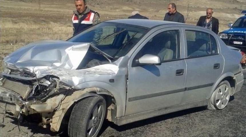 Aşırı Hız Yapan Ara&ccedil; Bariyerlere &Ccedil;arparak Durabildi