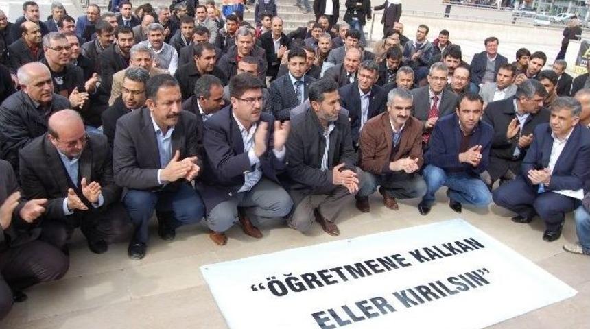 Darp Edilen &Ouml;ğretmene Destek