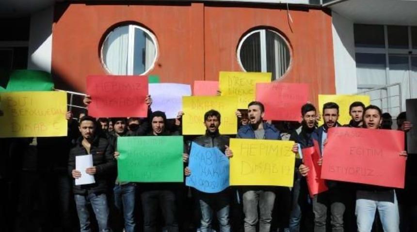 Din &Ouml;ğretmenliği &Ouml;ğrencilerinden Y&ouml;k'e Tepki