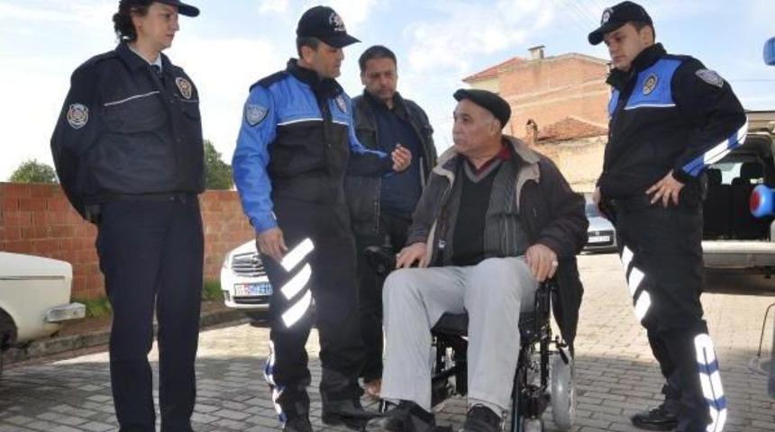 Engellilere Polisin S&uuml;rprizi Y&uuml;zleri G&uuml;ld&uuml;rd&uuml;