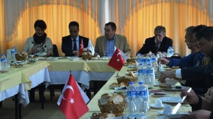 Başkan Gen&ccedil;er Mahalle Muhtarlarıyla Bir Araya Geldi